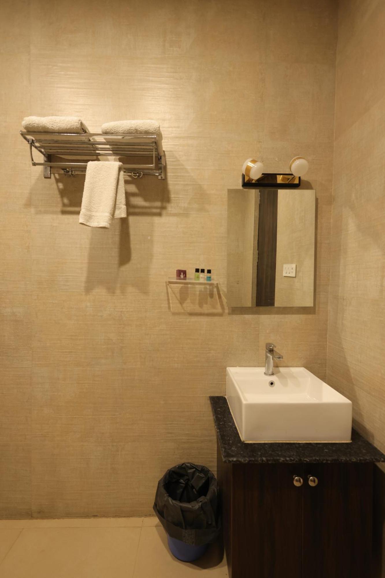 Hotel Crown Ceremonies Faridabad Exteriér fotografie