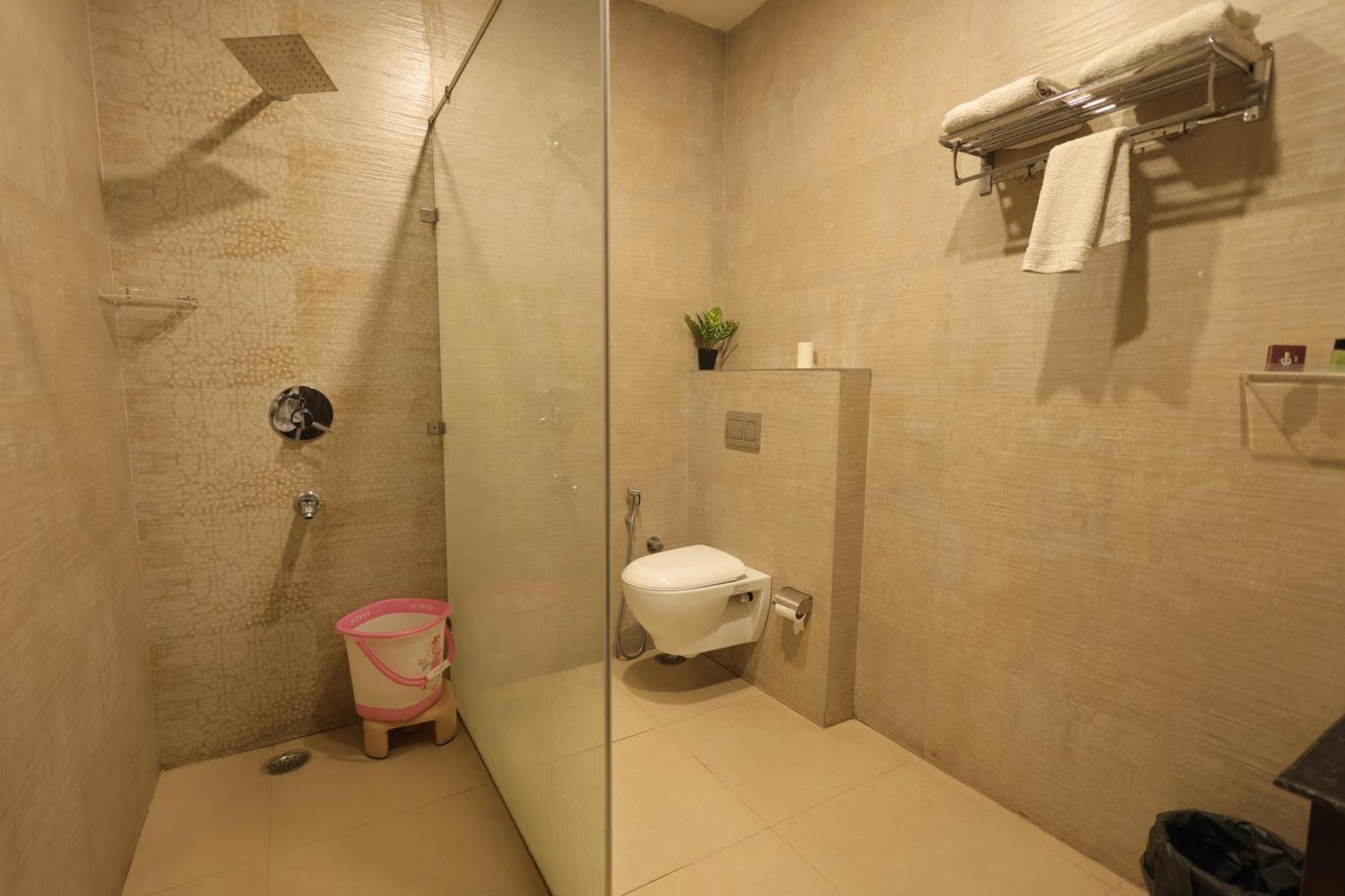 Hotel Crown Ceremonies Faridabad Exteriér fotografie